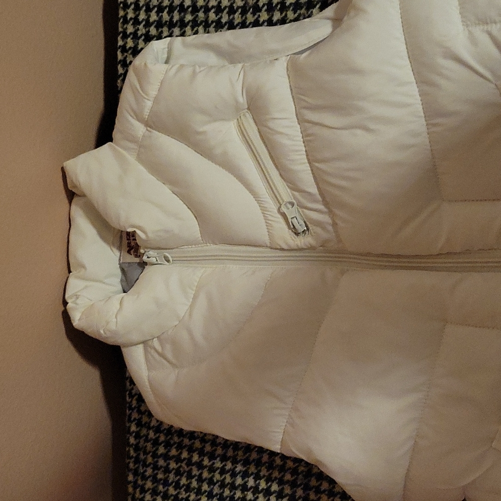 Vest - Picture 3 of 4